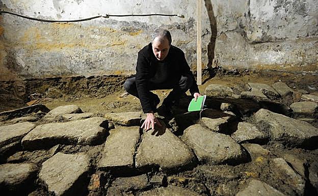 El enlosado, que estaba muy cerca de la superficie, está compuesto por piezas dispuestas para que encajen entre sí.