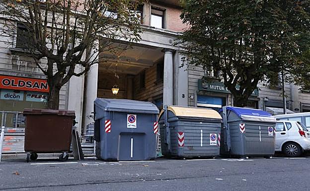 Contenedores en el barrio de Amara en Donostia. 