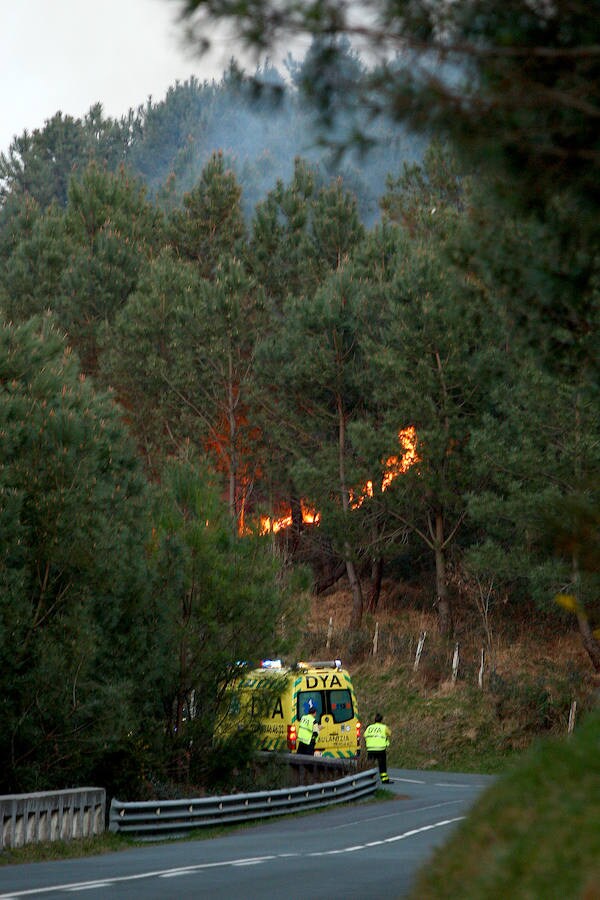 Un incendio forestal ha afectado este miércoles por la tarde a una zona del monte Jaizkibel.
