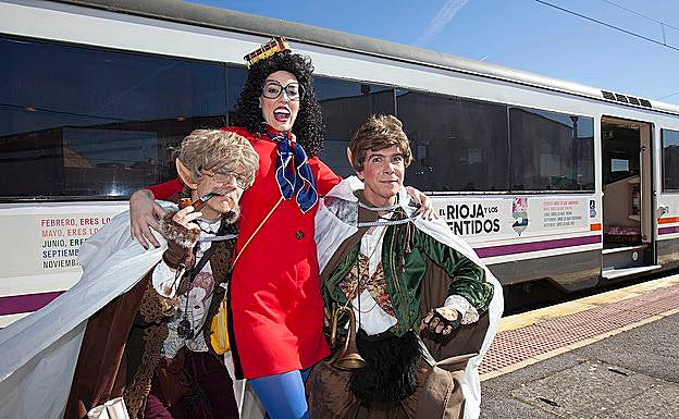 Varios actores animan el viaje en tren.