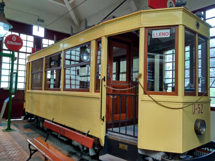 El Museo Vasco del Ferrocarril ofrece un recorrido de 10km en un tren de vapor de más de 100 años de antigüedad entre Azpeitia y la antigua estación de Lasao