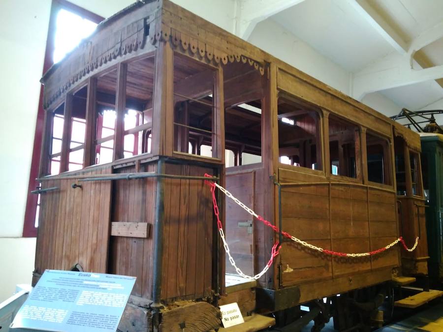 El Museo Vasco del Ferrocarril ofrece un recorrido de 10km en un tren de vapor de más de 100 años de antigüedad entre Azpeitia y la antigua estación de Lasao