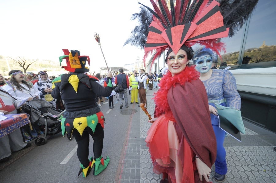 La reina de la fiesta es Maider, egiatarra de 22 años, que lleva 16 en la comparsa de Denok Taldea. Ella y su séquito, compuesto por Ana Gil, Mikel Nuñez y Judith Sánchez, tratan de que todos los donostiarras vivan la fiesta con la ilusión y alegría de su comparsa.