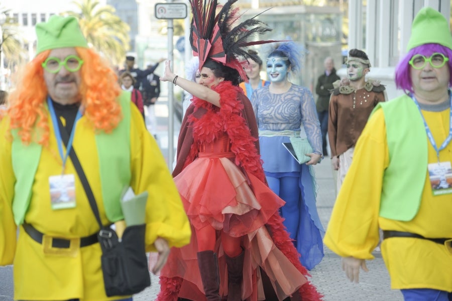 La reina de la fiesta es Maider, egiatarra de 22 años, que lleva 16 en la comparsa de Denok Taldea. Ella y su séquito, compuesto por Ana Gil, Mikel Nuñez y Judith Sánchez, tratan de que todos los donostiarras vivan la fiesta con la ilusión y alegría de su comparsa.