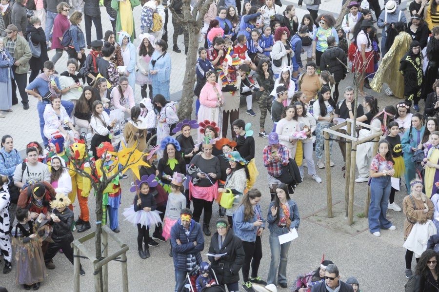 La reina de la fiesta es Maider, egiatarra de 22 años, que lleva 16 en la comparsa de Denok Taldea. Ella y su séquito, compuesto por Ana Gil, Mikel Nuñez y Judith Sánchez, tratan de que todos los donostiarras vivan la fiesta con la ilusión y alegría de su comparsa.