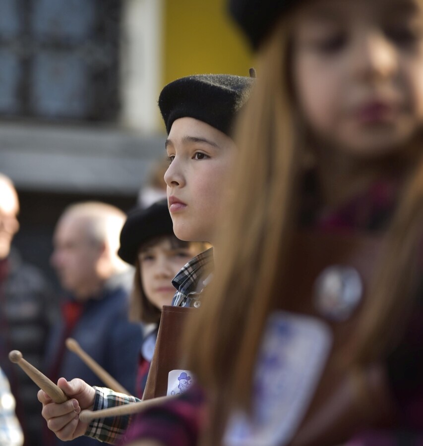 Los Carnavales aterrizan en Tolosa y llenan las calles de música, baile y colores. 