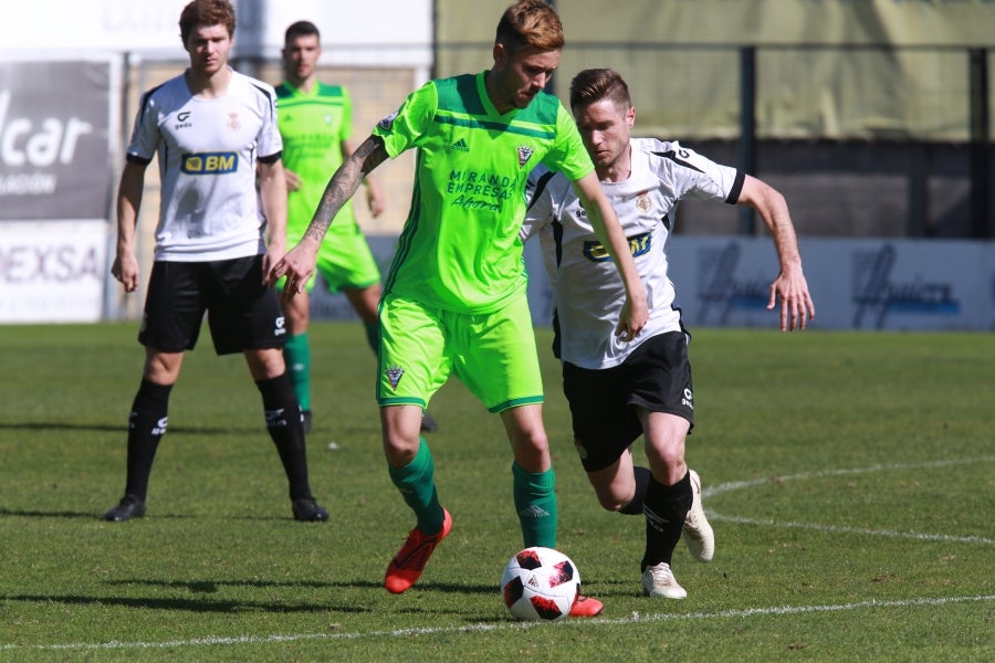 El Real Unión ha vuelto a cosechar ante el Mirandés su resultado preferido, el de empate. Con la urgencia de tener que sumar para dejar atrás los puestos de descenso, los de Domínguez han estado cerca de sorprender al segundo clasificado antes de cumplirse el minuto dos. 