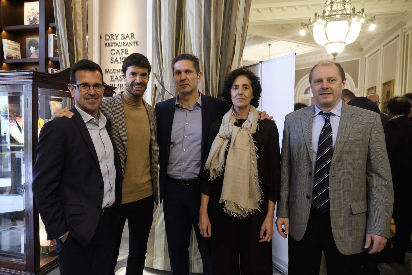La segunda edición de los premios 'Cinco Estrellas', organizados por EL DIARIO VASCO, han tenido lugar este lunes en el Hotel Maria Cristina de la capital guipuzcoana. El principal galardón ha recaido en la figura de Antoine Griezmann, exjugador de la RealSociedad, actualmente en las filas del Atlético de Madrid y que se ha llevado el premio por su reciente título de Campeón del Mundo logrado en Rusia el verano pasado con la selección francesa y la Europa League, lograda con el Atlético de Madrid.
