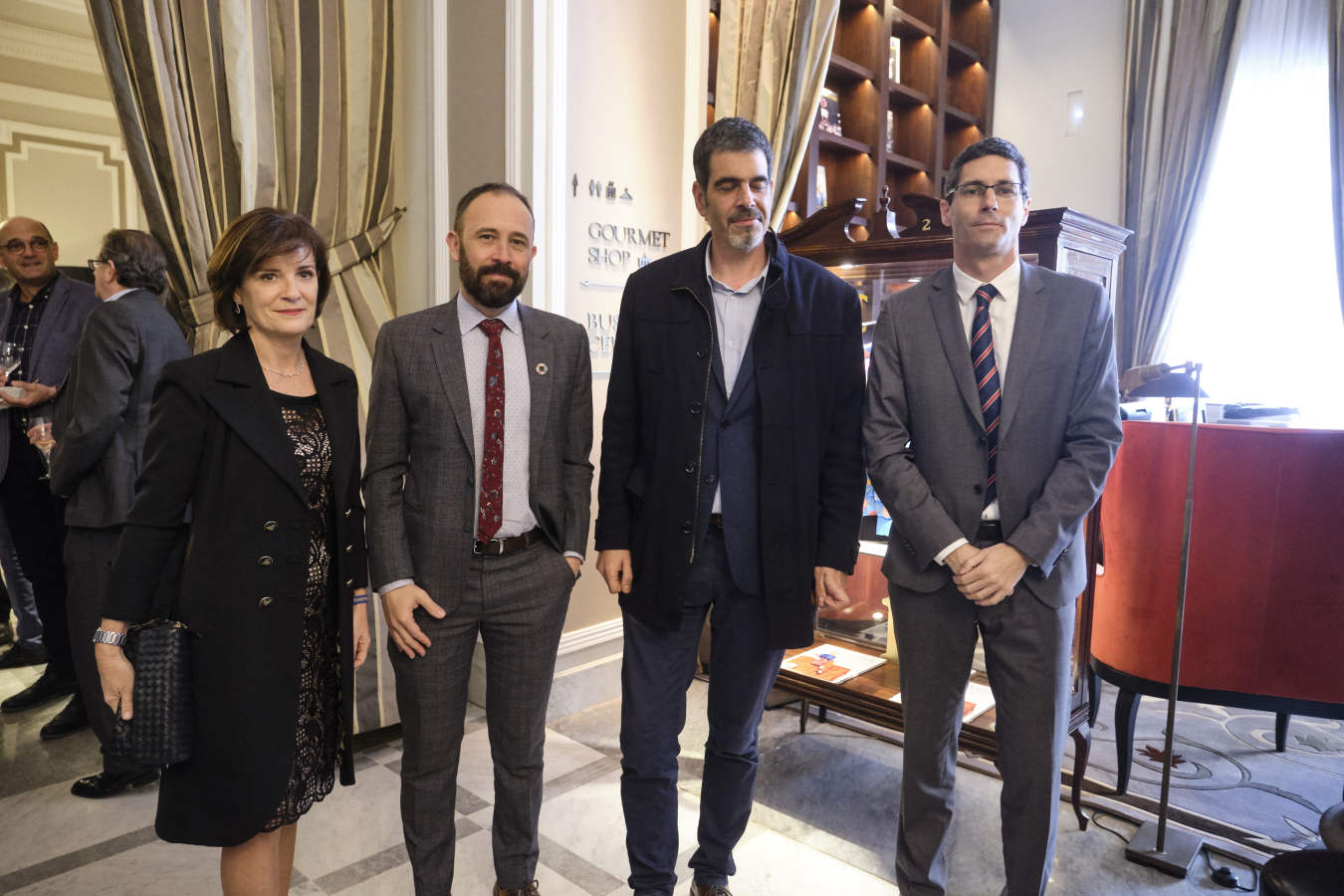 La segunda edición de los premios 'Cinco Estrellas', organizados por EL DIARIO VASCO, han tenido lugar este lunes en el Hotel Maria Cristina de la capital guipuzcoana. El principal galardón ha recaido en la figura de Antoine Griezmann, exjugador de la RealSociedad, actualmente en las filas del Atlético de Madrid y que se ha llevado el premio por su reciente título de Campeón del Mundo logrado en Rusia el verano pasado con la selección francesa y la Europa League, lograda con el Atlético de Madrid.