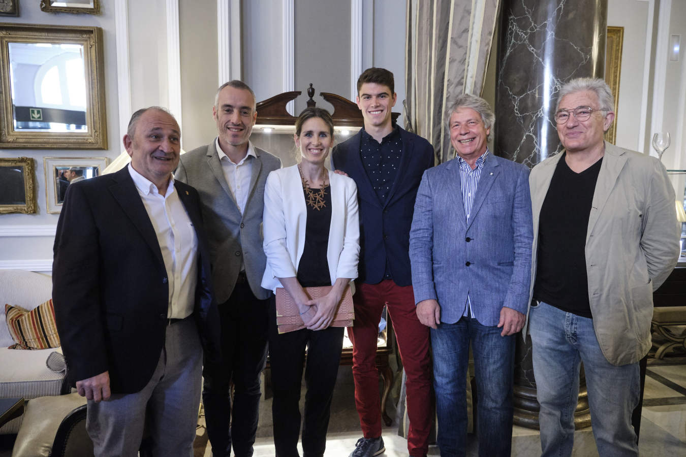 La segunda edición de los premios 'Cinco Estrellas', organizados por EL DIARIO VASCO, han tenido lugar este lunes en el Hotel Maria Cristina de la capital guipuzcoana. El principal galardón ha recaido en la figura de Antoine Griezmann, exjugador de la RealSociedad, actualmente en las filas del Atlético de Madrid y que se ha llevado el premio por su reciente título de Campeón del Mundo logrado en Rusia el verano pasado con la selección francesa y la Europa League, lograda con el Atlético de Madrid.