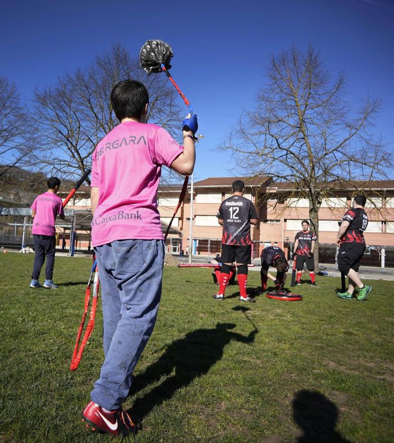 El club Arima Galduak de Eibar practica este novedoso deporte que está dando sus primeros pasos en el País Vasco