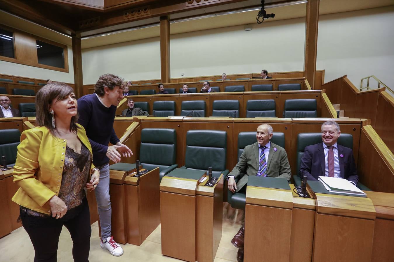 La falta de quorum en el Parlamento Vasco por la ausencia en la Cámara de la mayoría de las parlamentarias con motivo de la huelga feminista convocada este viernes ha provocado la suspensión del pleno de control programado por primera vez por una huelga.