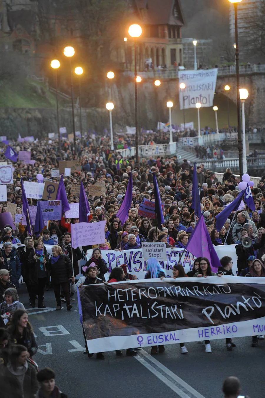 San Sebastián ha sido el lugar en el que las mujeres han reclamado sus derechos con motivo del 8M. 