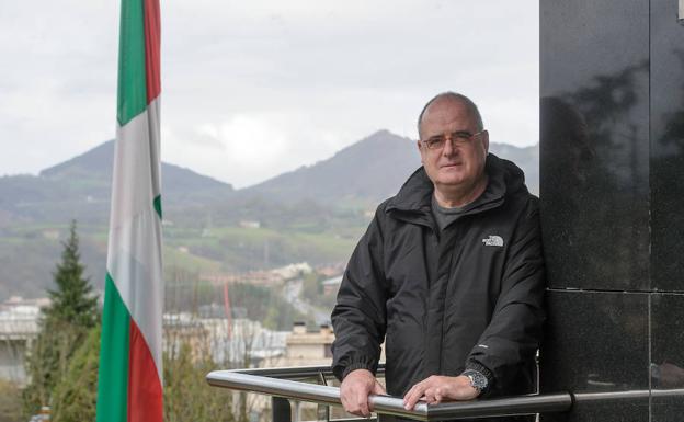 El presidente del PNV de Gipuzkoa y portavoz parlamentario, Joseba Egibar, en la sede del partido en Donostia.