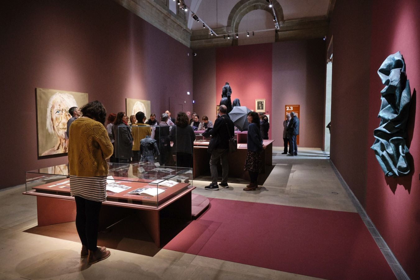 Una exposción que desde este martes se puede ver en el museo donostiarra de San Telmo, un completo recorrido por el capítulo final de la vida y todo lo que gira a su alrededor. La muestra, que permanecerá abierta hasta finales del mes de mayo, repasa las diferentes caras de la muerte.