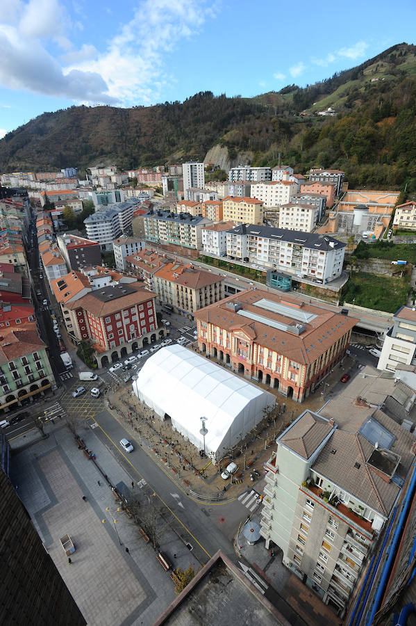 El edificio eibarrés mide 77 metros y es el más alto del territorio guipuzcoano