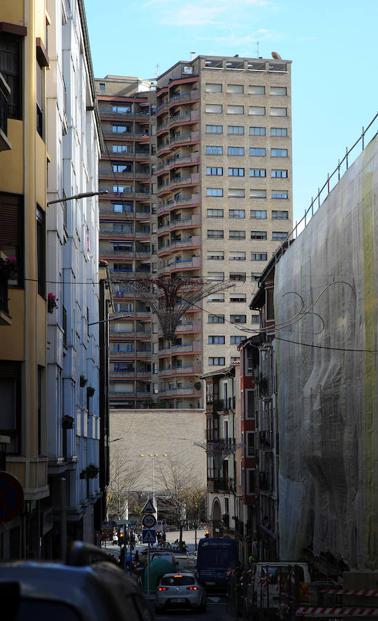 El edificio eibarrés mide 77 metros y es el más alto del territorio guipuzcoano