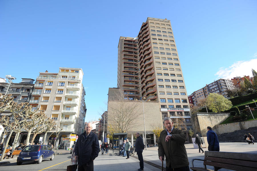 El edificio eibarrés mide 77 metros y es el más alto del territorio guipuzcoano