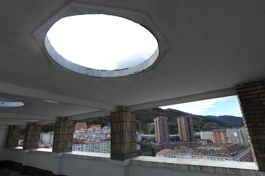 El edificio eibarrés mide 77 metros y es el más alto del territorio guipuzcoano