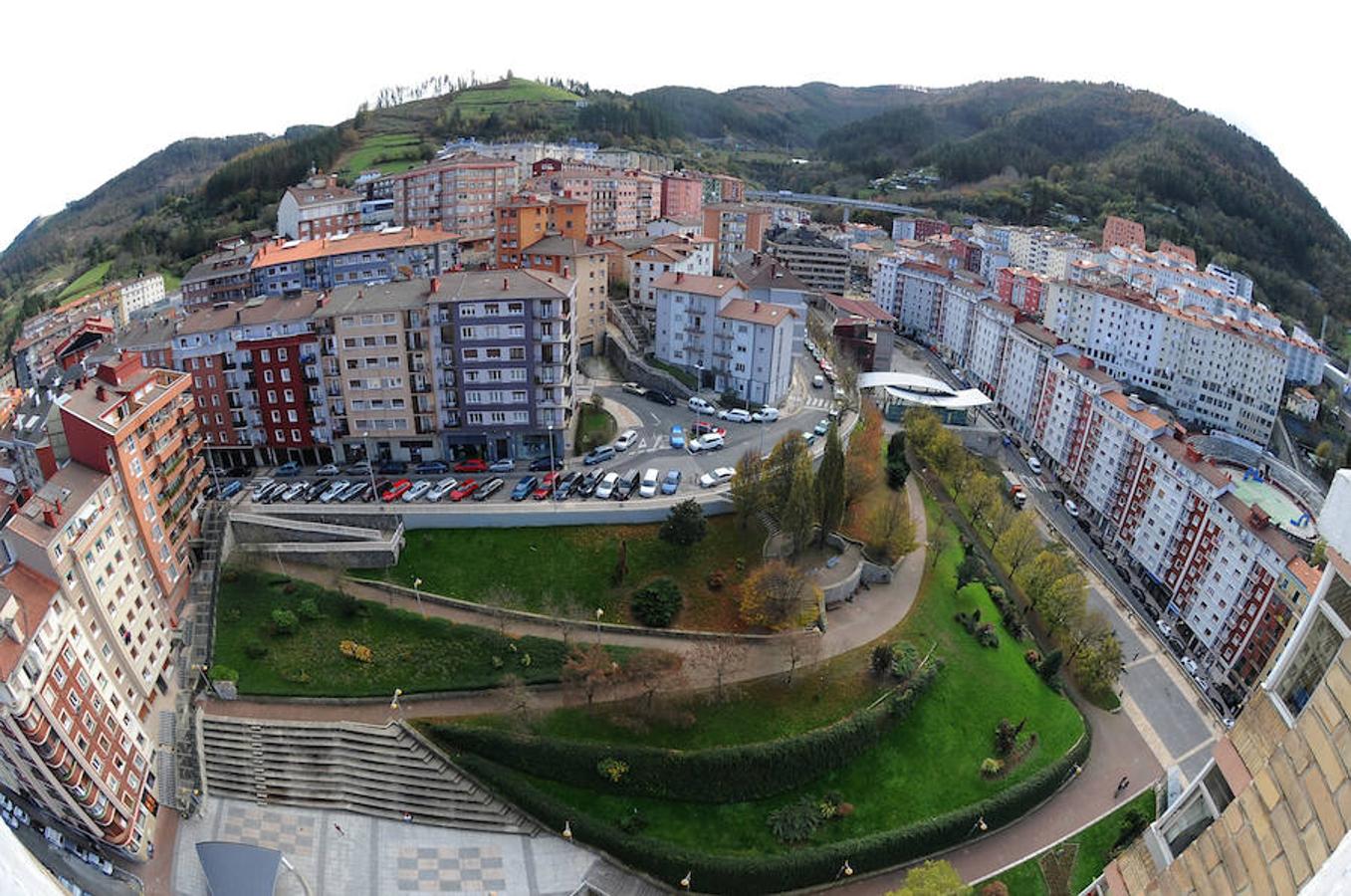 El edificio eibarrés mide 77 metros y es el más alto del territorio guipuzcoano