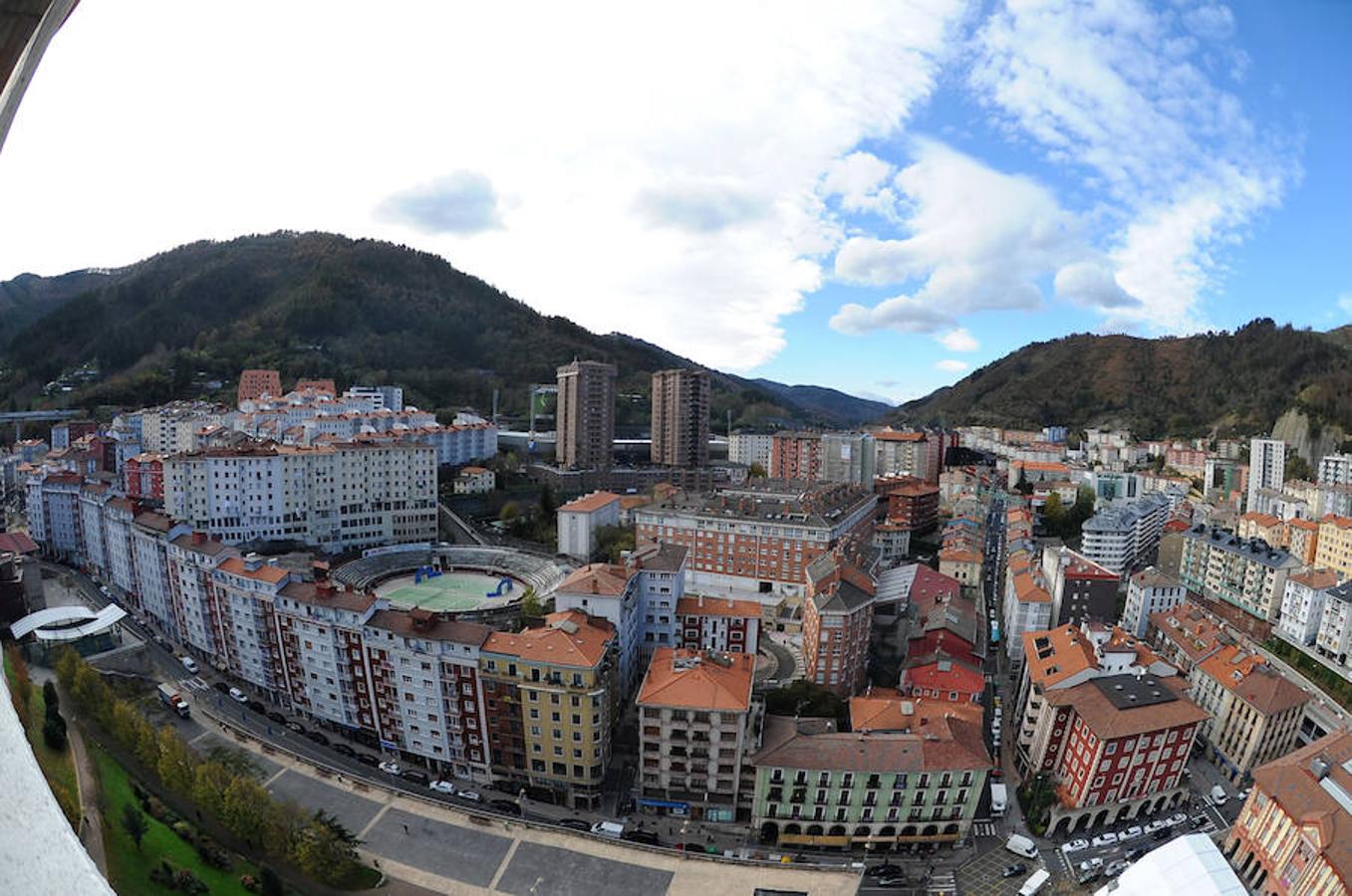 El edificio eibarrés mide 77 metros y es el más alto del territorio guipuzcoano