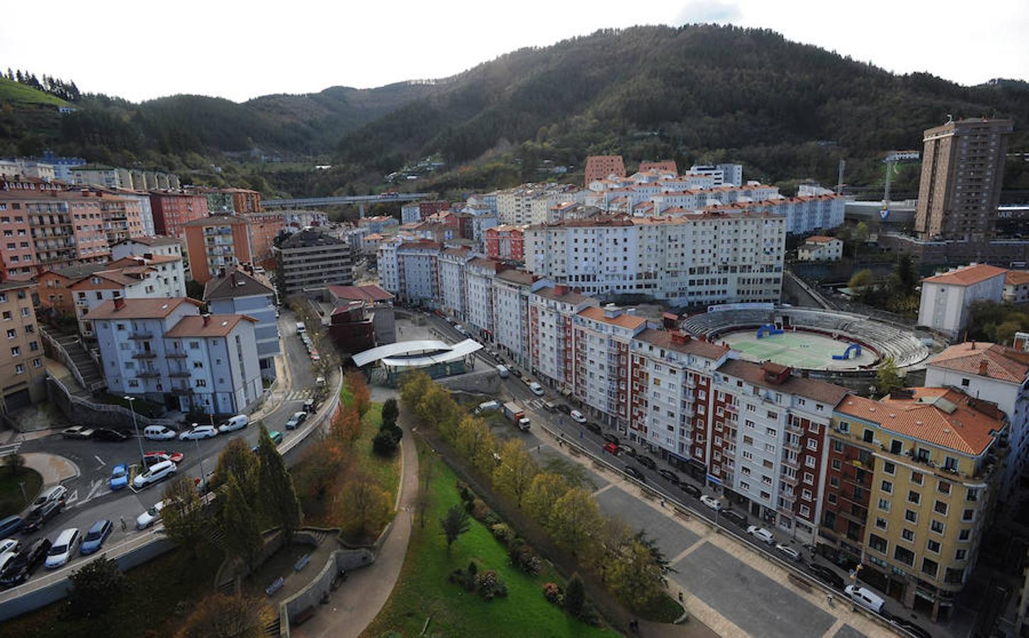 El edificio eibarrés mide 77 metros y es el más alto del territorio guipuzcoano