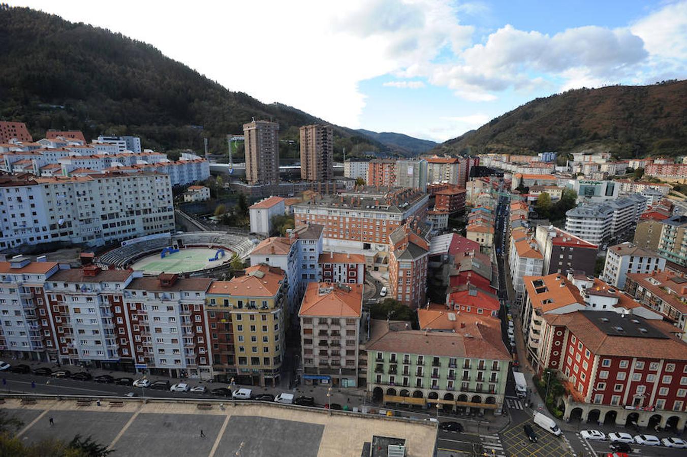 El edificio eibarrés mide 77 metros y es el más alto del territorio guipuzcoano