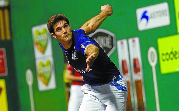 José Javier Zabaleta, en el Astelena durante un partido del presente Campeonato de Parejas. 