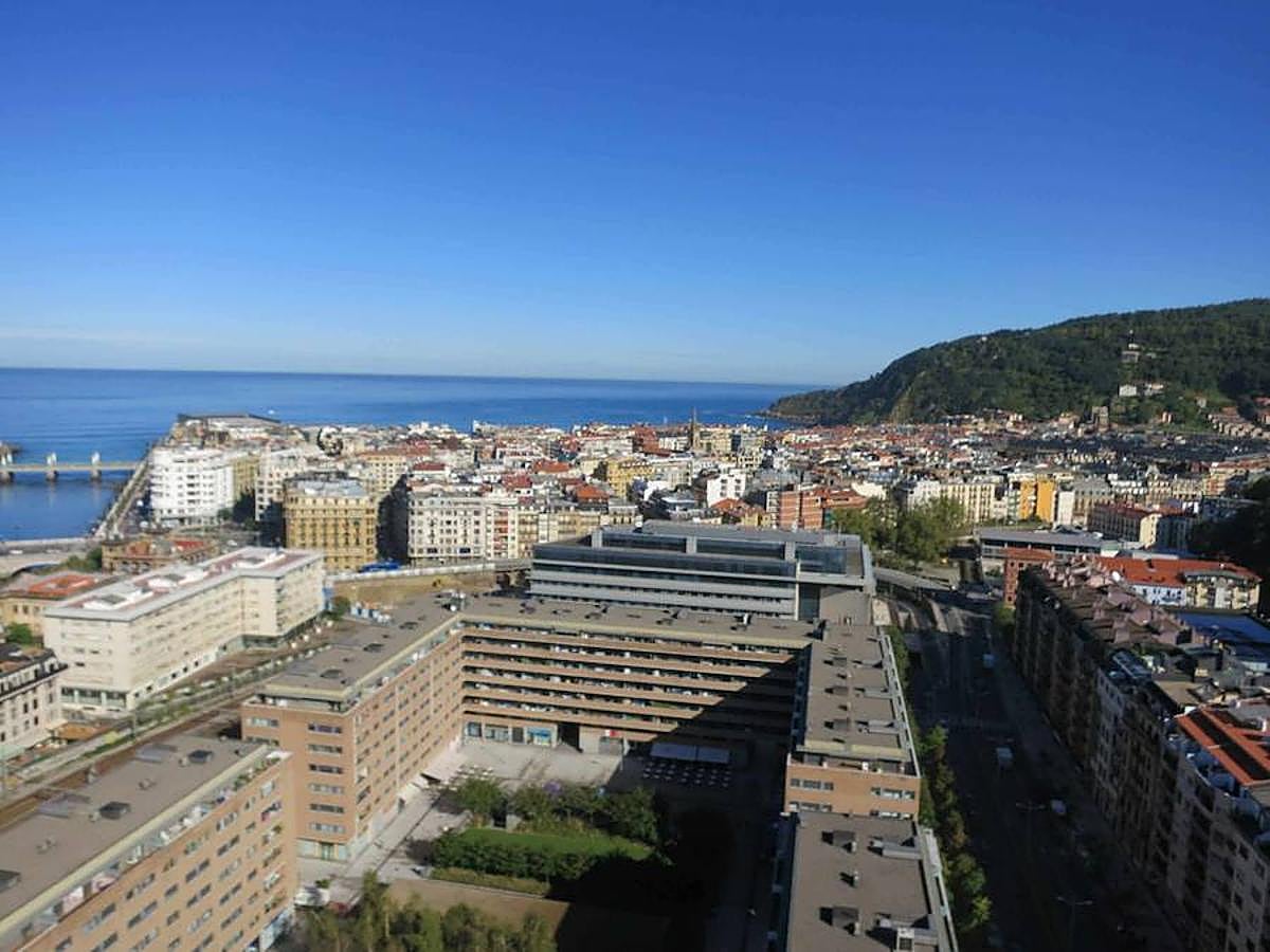 El emblemático edificio donostiarra cuenta con una altura de 76 metros y es el segundo más alto de Gipuzkoa