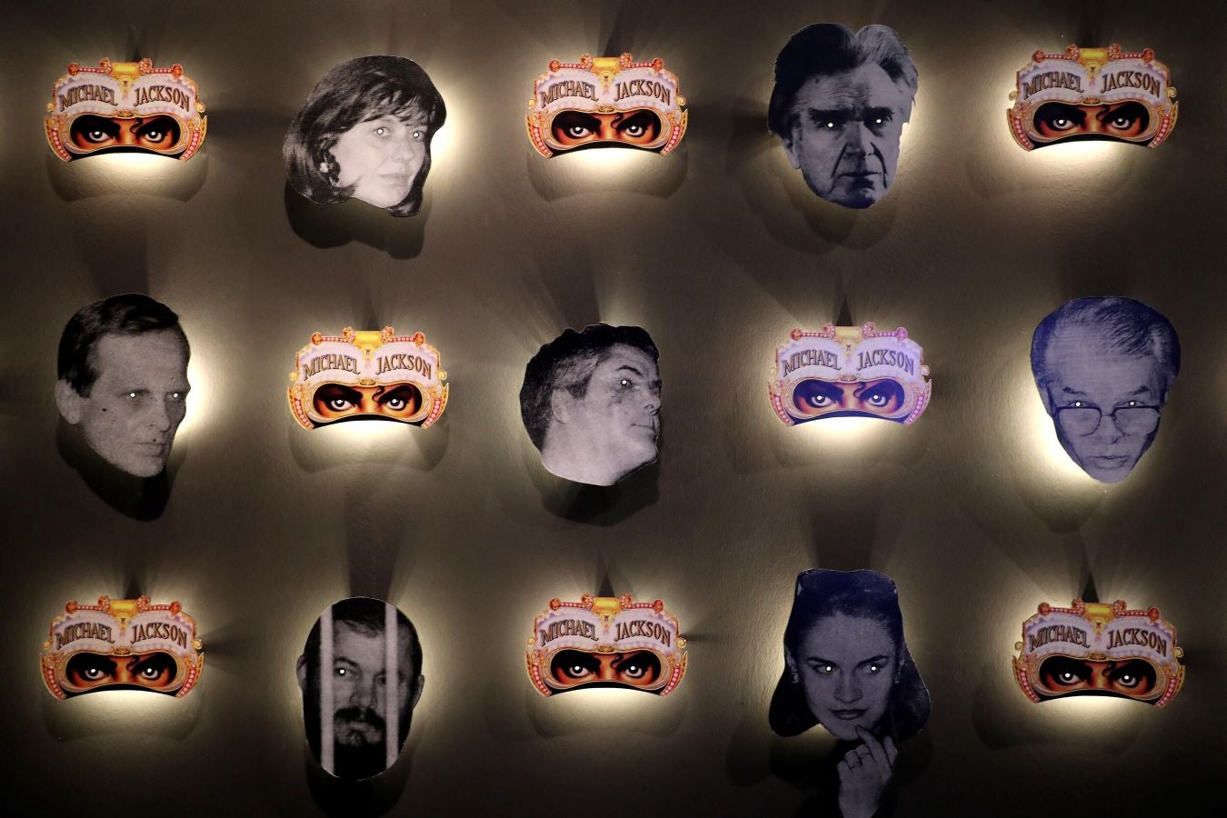 La muestra 'Michael Jackson: On The Wall' abre sus puertas en el museo Bundeskunsthalle de Bonn, Alemania. La exposición profundiza en la influencia del artista estadounidense en el arte contemporáneo 