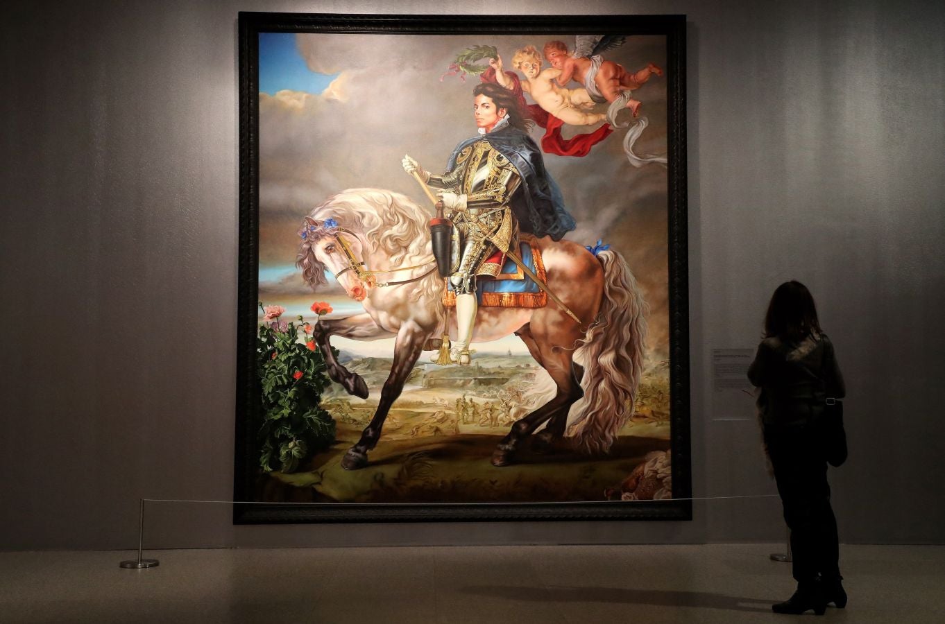 La muestra 'Michael Jackson: On The Wall' abre sus puertas en el museo Bundeskunsthalle de Bonn, Alemania. La exposición profundiza en la influencia del artista estadounidense en el arte contemporáneo 