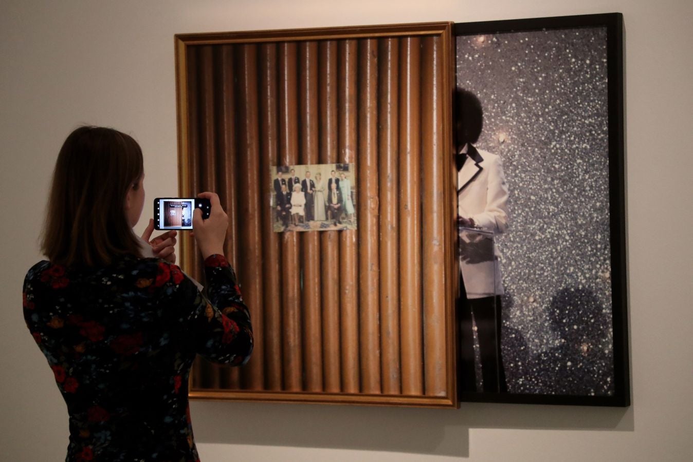 La muestra 'Michael Jackson: On The Wall' abre sus puertas en el museo Bundeskunsthalle de Bonn, Alemania. La exposición profundiza en la influencia del artista estadounidense en el arte contemporáneo 