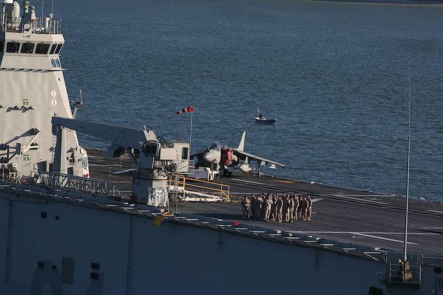 Este viernes ha llegado a Getxo el portaaviones 'Juan Carlos I'. El buque permanecerá atracado hasta el domingo para poder visitado.