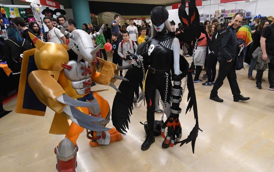 Numeroso público de todas las edades se ha acercado este sábado hasta el Kursaal donde se celebra la tercera edición del Salón del Cómic