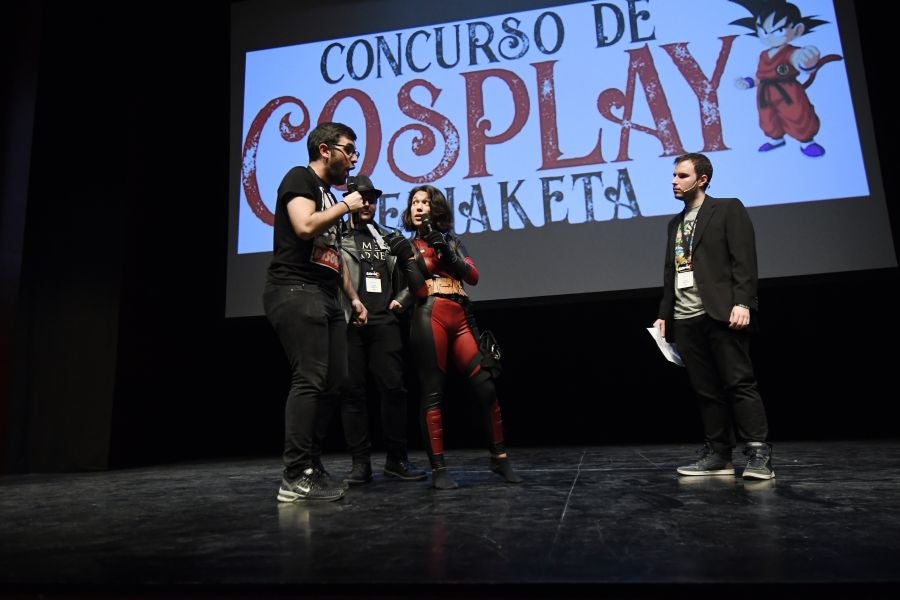 Numeroso público de todas las edades se ha acercado este sábado hasta el Kursaal donde se celebra la tercera edición del Salón del Cómic
