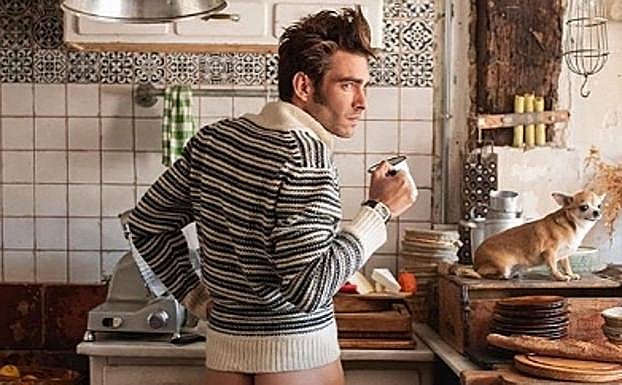Jon Kortajarena, con el trasero al aire en un bar de Bilbao