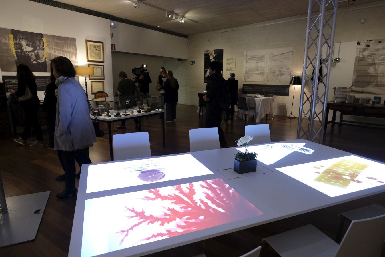 San Telmo y Tabakalera inauguran dos exposiciones que retratan la evolución de la sociedad vasca a través del chef donostiarra y la Nueva Cocina Vasca