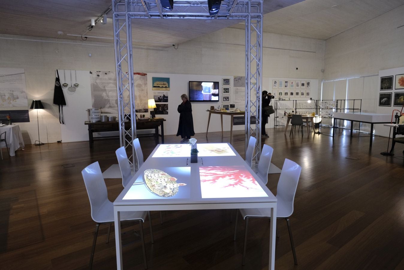 San Telmo y Tabakalera inauguran dos exposiciones que retratan la evolución de la sociedad vasca a través del chef donostiarra y la Nueva Cocina Vasca