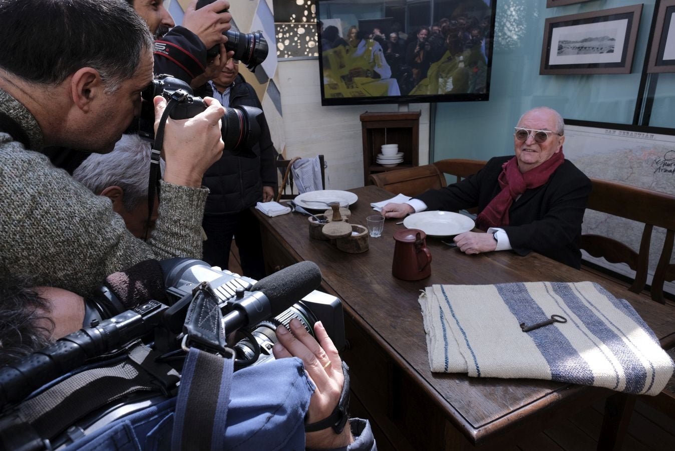San Telmo y Tabakalera inauguran dos exposiciones que retratan la evolución de la sociedad vasca a través del chef donostiarra y la Nueva Cocina Vasca