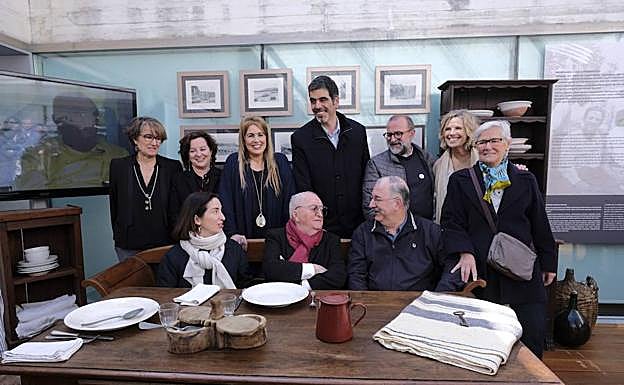 Arzak, rodeado de amigos y compañeros.