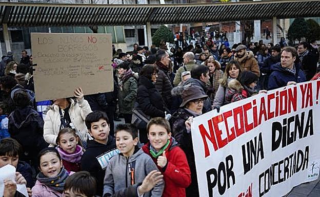 Asociaciones de familias de la red concertada se manifestarán el sábado en Bilbao