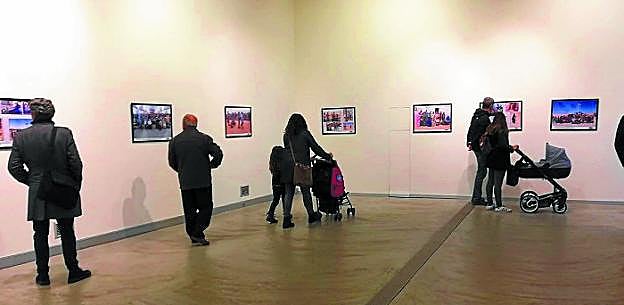 Exposición fotográfica organizada por la asociación Darahli en la sala Oxford. 