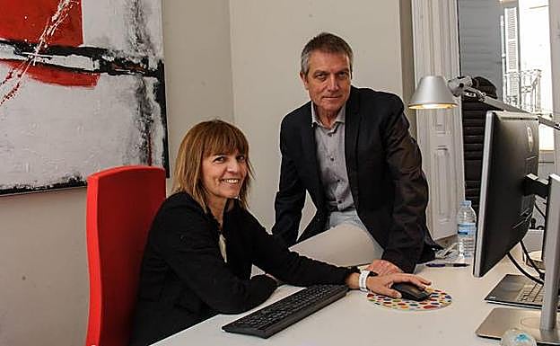 Los hermanos Nuria y Antonio Cancelo, en las instalaciones de su empresa.