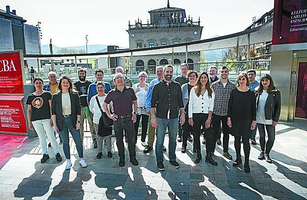 Ilusión y compromiso. EH Bildu presentó una lista construida en torno a esos dos conceptos. 