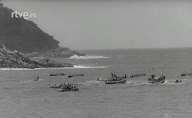 Imagen de un noticiero del NO-Do que informa de las regatas de La Concha.