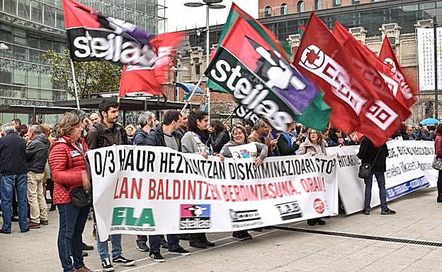 Protesta de los sindicatos de la enseñanza concertada vasca.