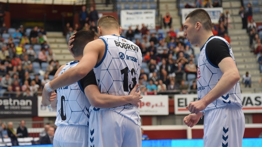 Illunbe es el escenario donde se miden estos dos equipos situados en la parte baja de la tabla. 
