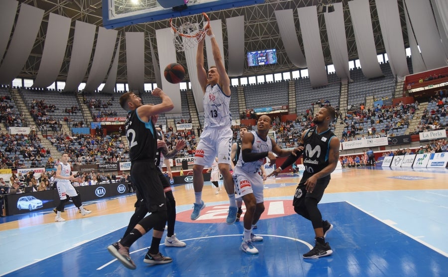 Illunbe es el escenario donde se miden estos dos equipos situados en la parte baja de la tabla. 