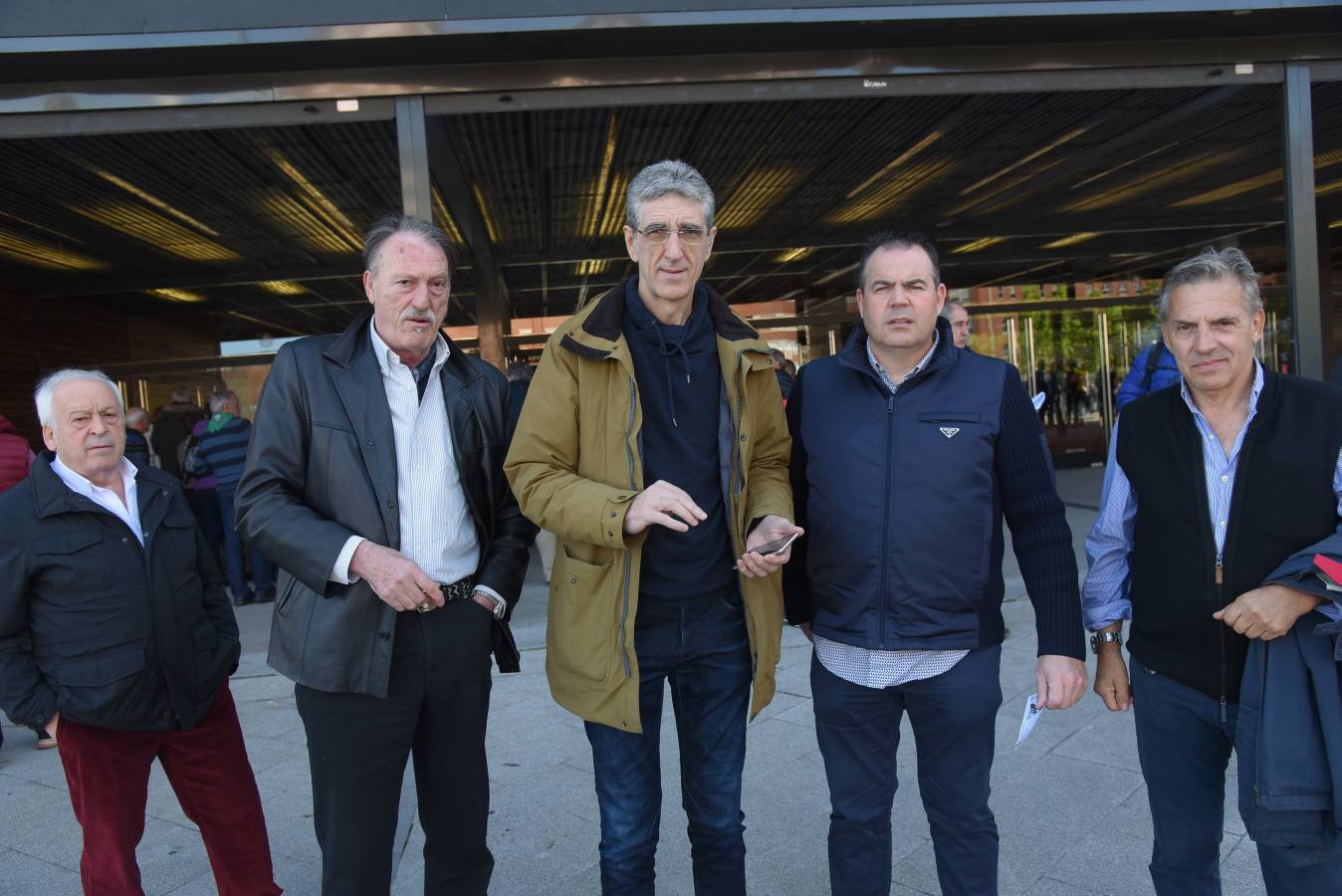 El ambiente junto al frontón era magnífico minutos antes de que arrancara la final del Campeonato de Parejas