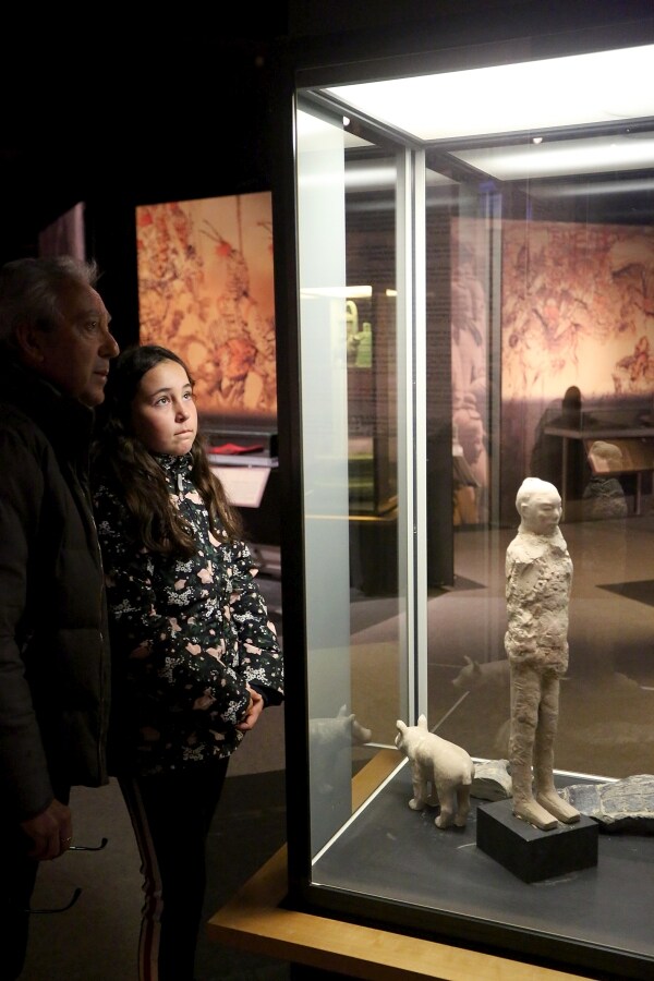 La exposición 'Los Soldados de Terracota' está superando con creces la asistencia prevista. Decenas de familias se han animado a visitara estos guerreros.